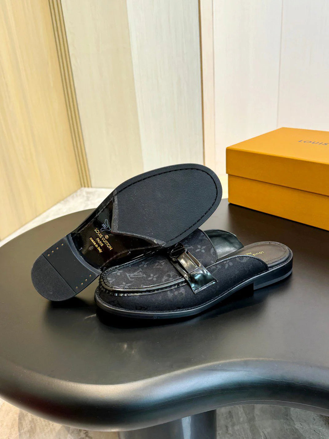 LV LOAFER