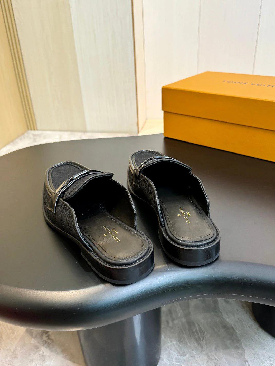 LV LOAFER