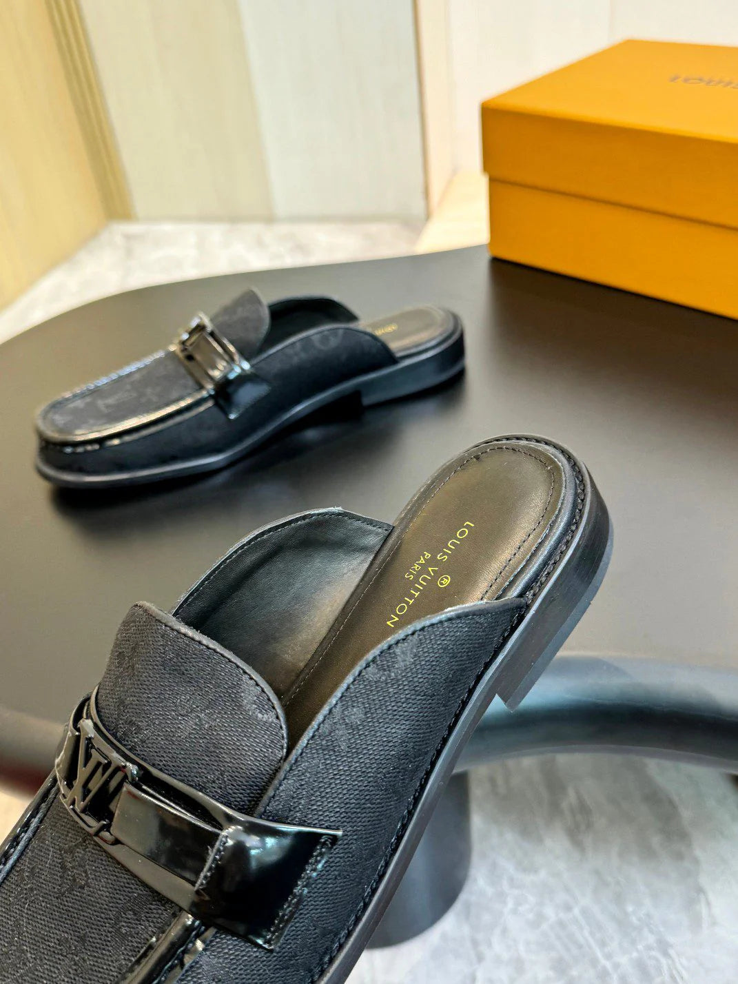 LV LOAFER