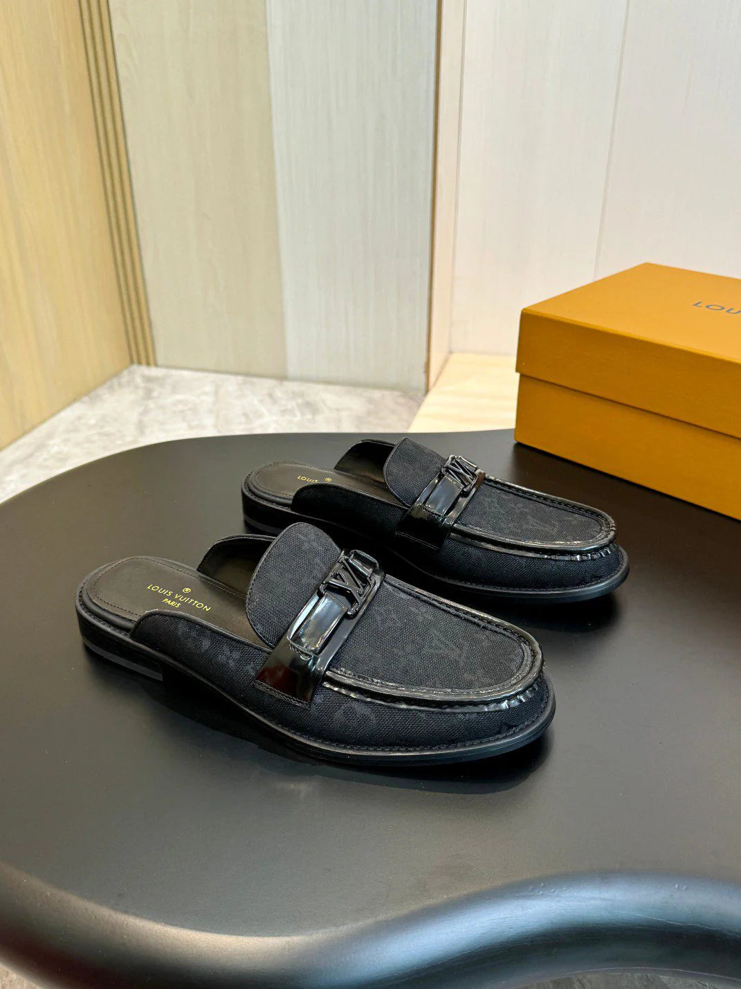 LV LOAFER