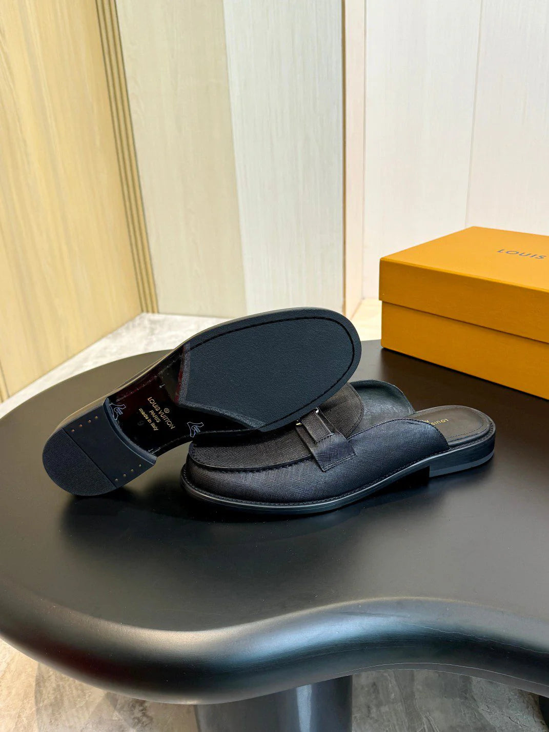 LV LOAFER