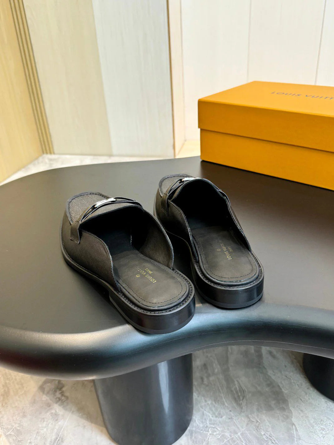 LV LOAFER