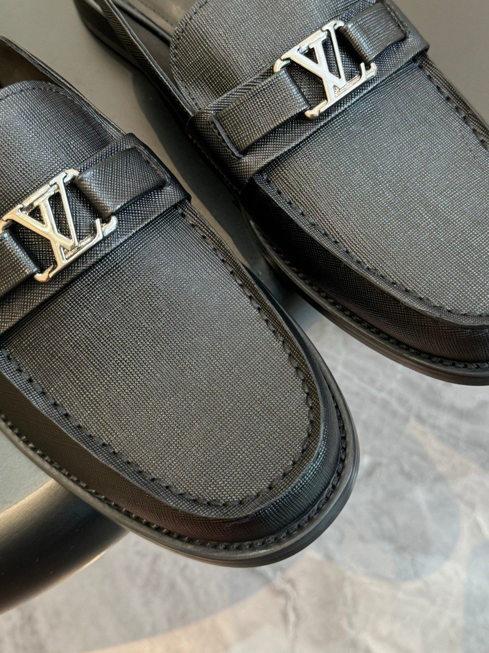 LV LOAFER