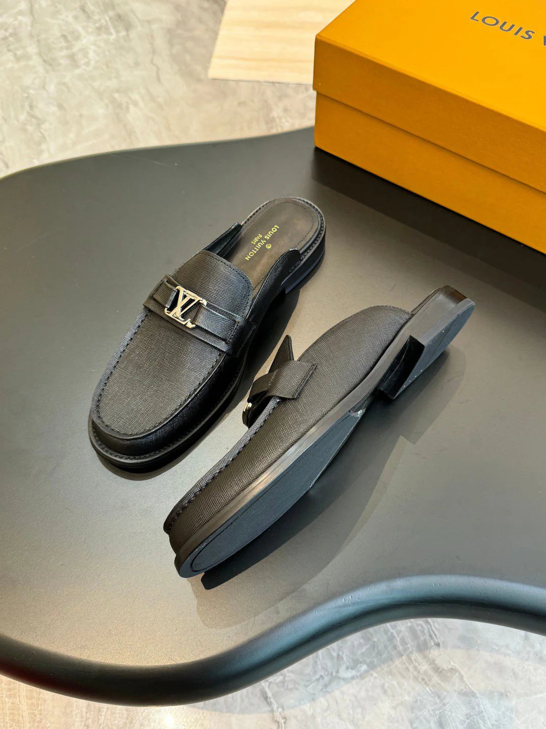 LV LOAFER