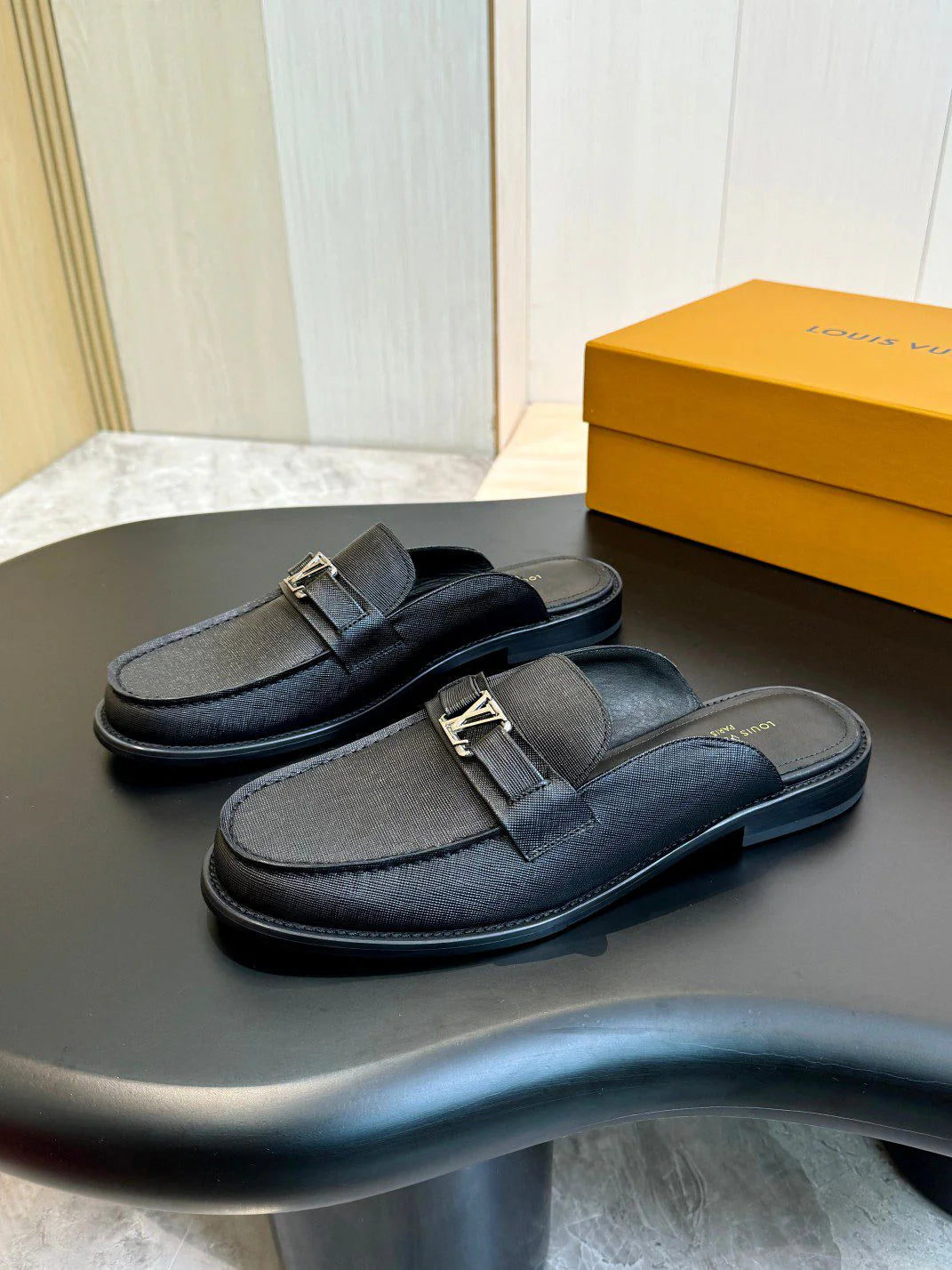 LV LOAFER