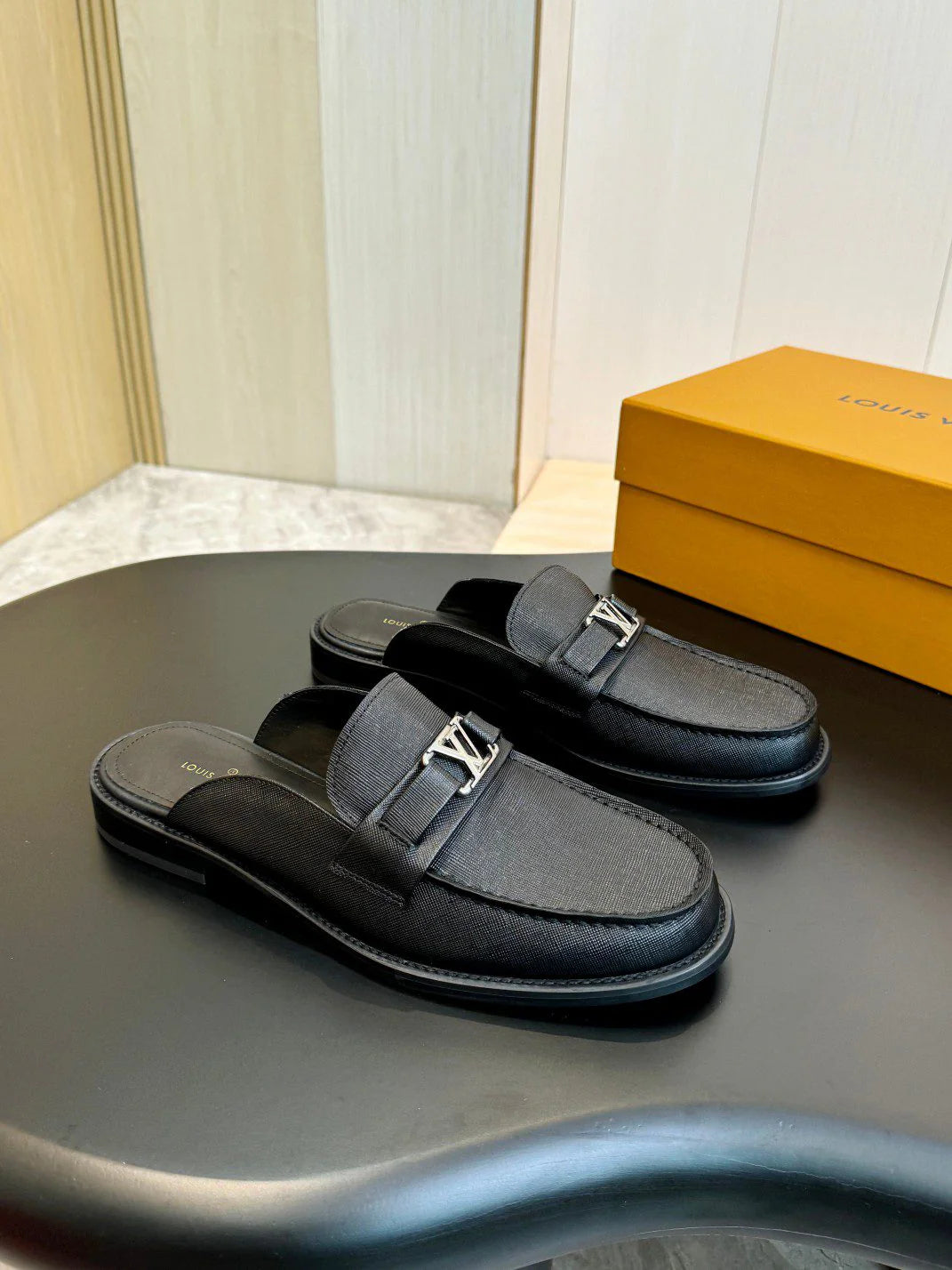 LV LOAFER