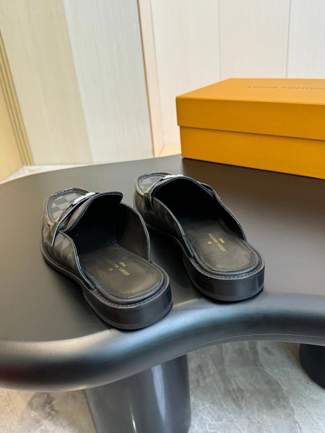 LV LOAFER