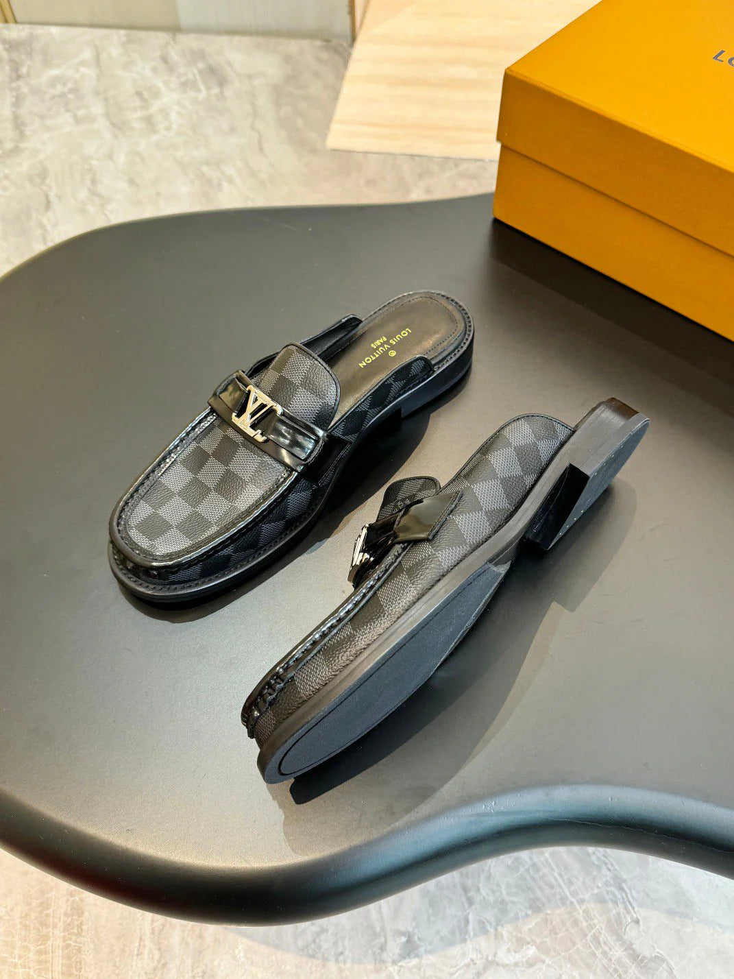 LV LOAFER