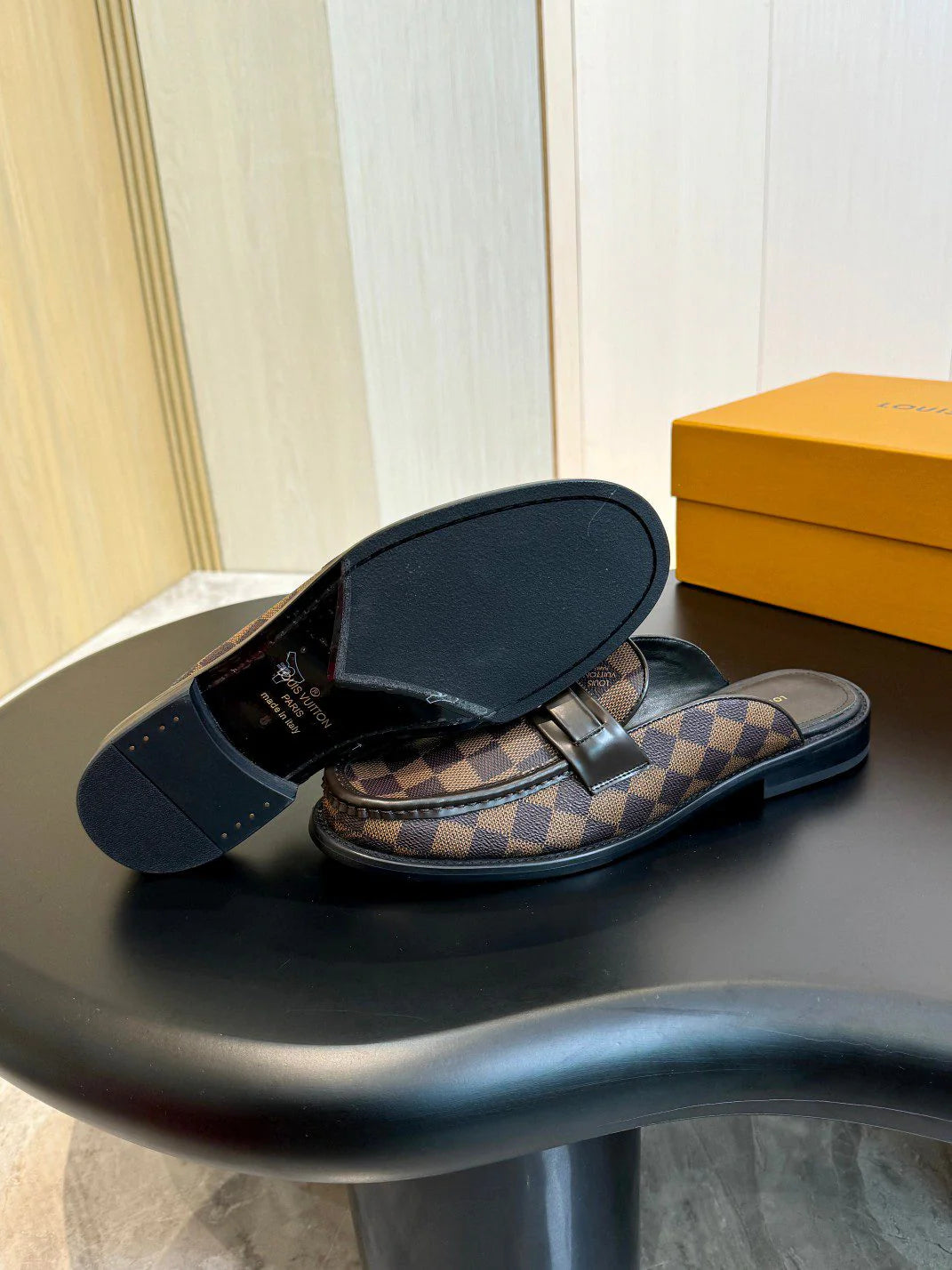 LV LOAFER
