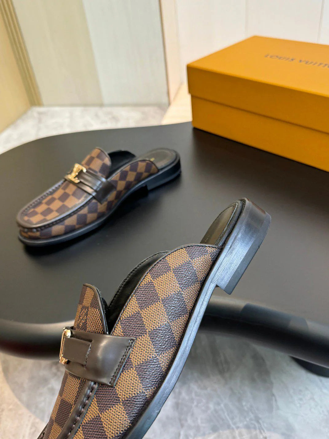 LV LOAFER