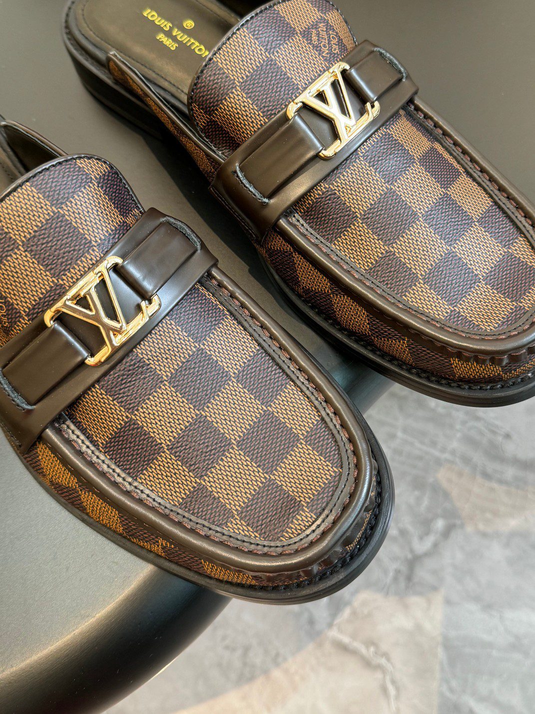 LV LOAFER