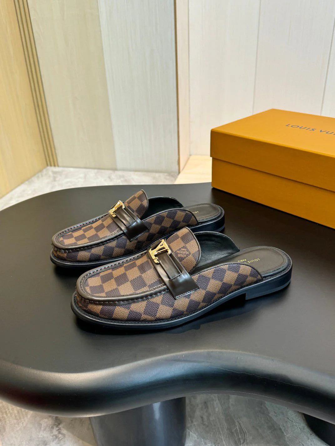 LV LOAFER