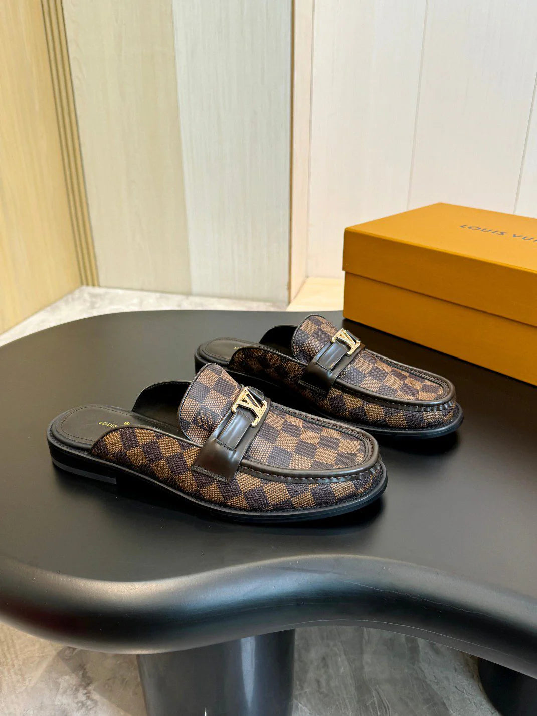 LV LOAFER
