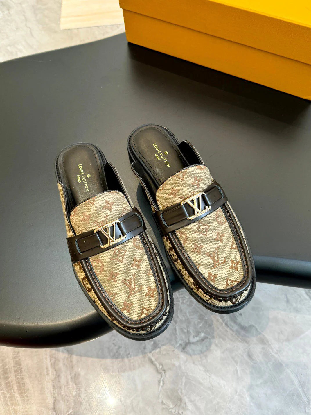 LV LOAFER