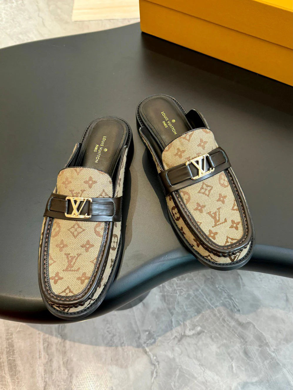 LV LOAFER