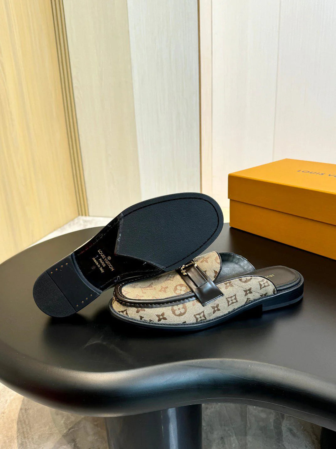 LV LOAFER