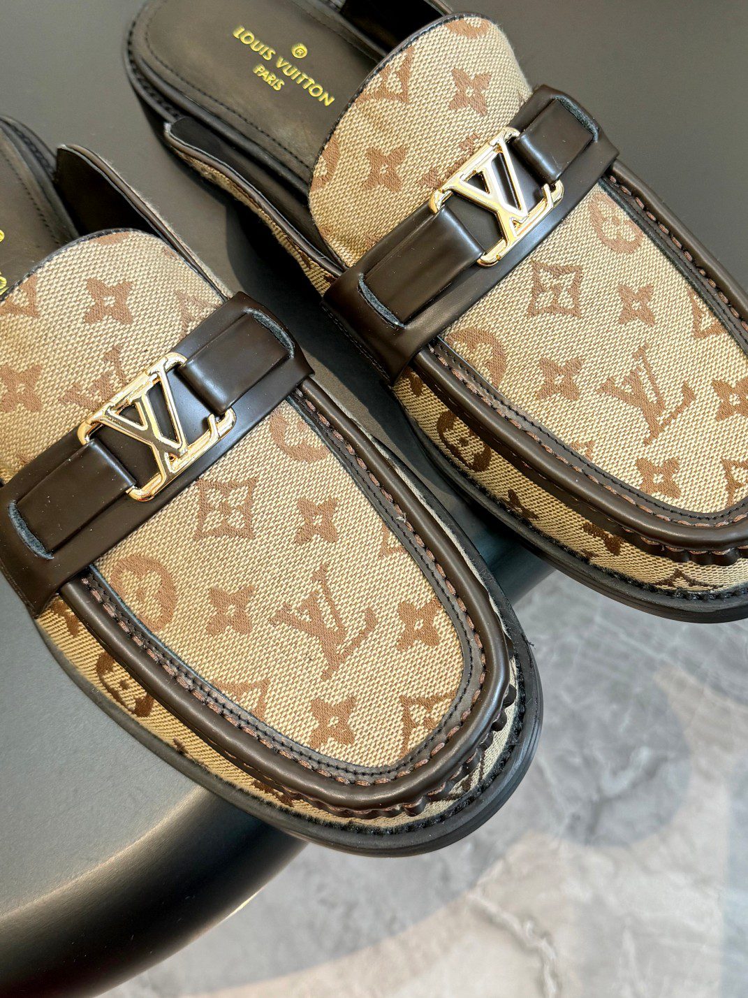 LV LOAFER