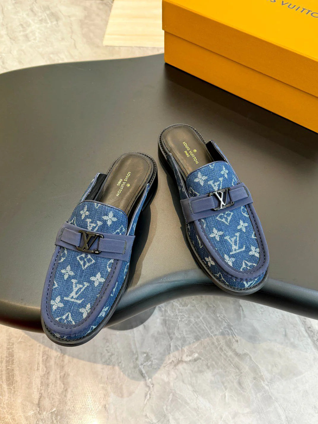 LV LOAFER