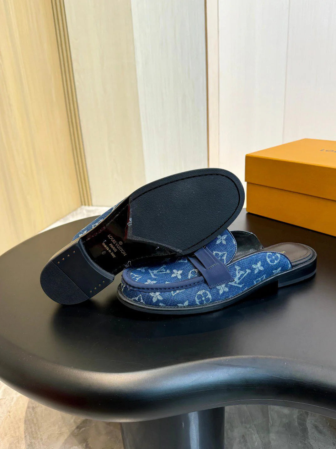 LV LOAFER