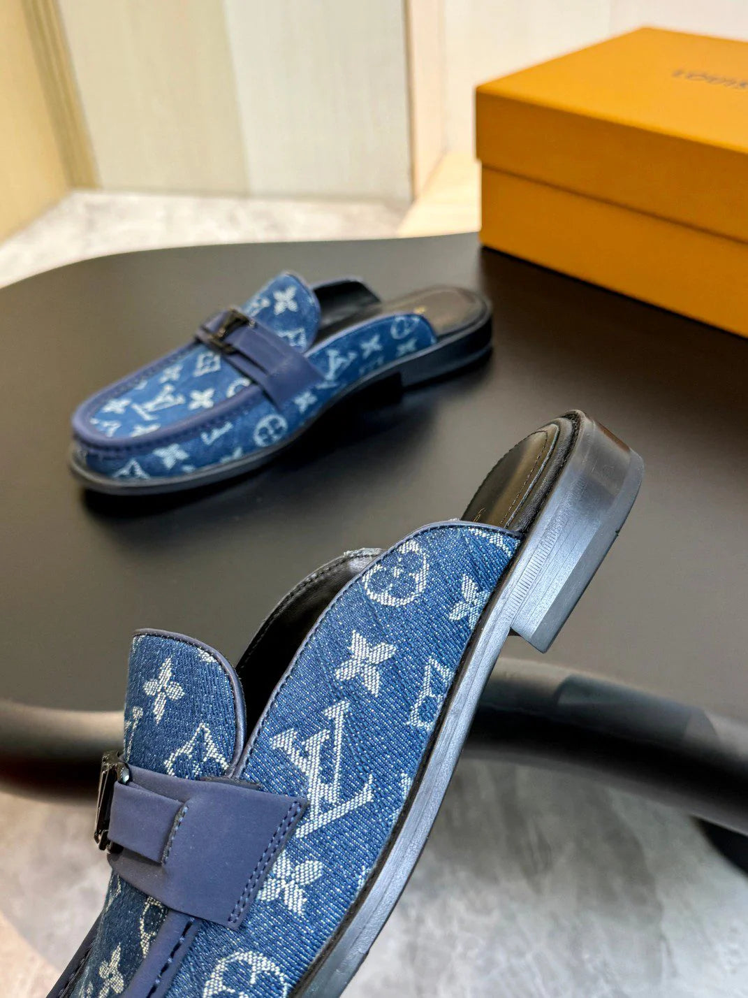 LV LOAFER