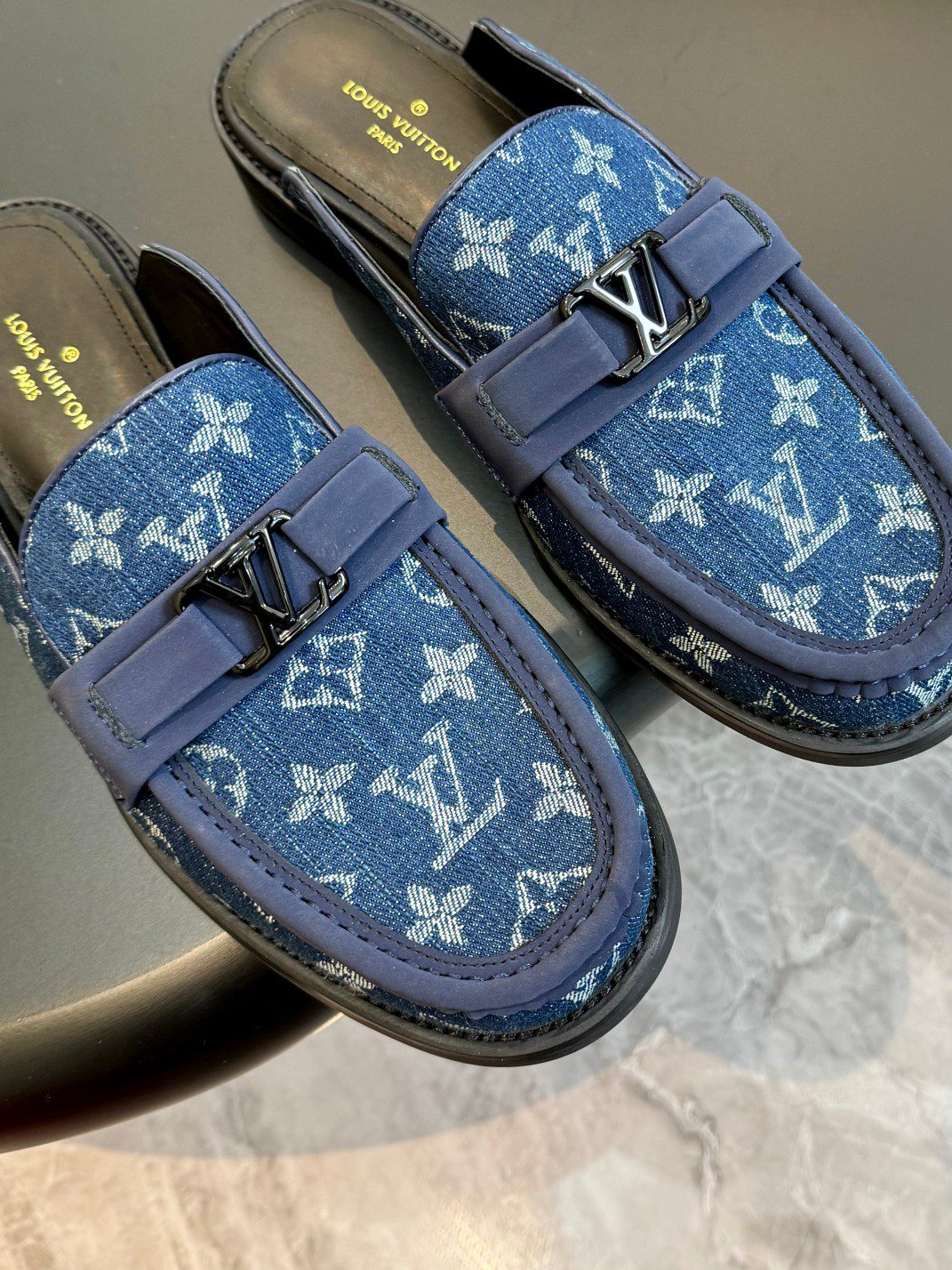 LV LOAFER