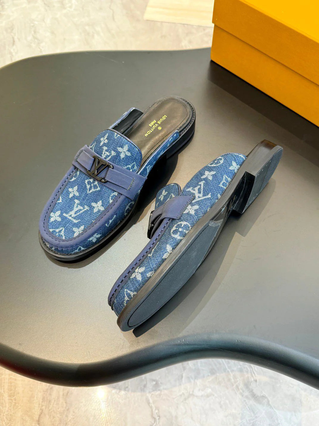 LV LOAFER