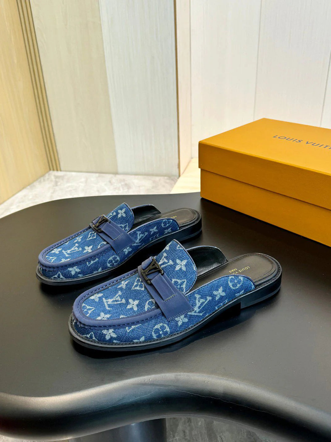 LV LOAFER