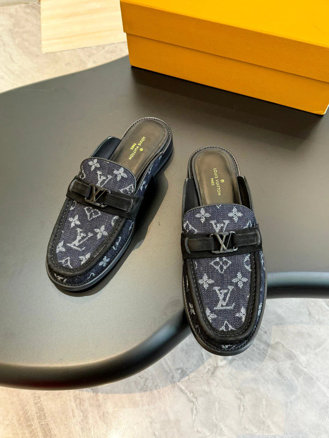 LV LOAFER