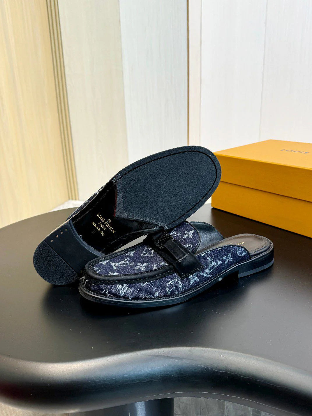 LV LOAFER