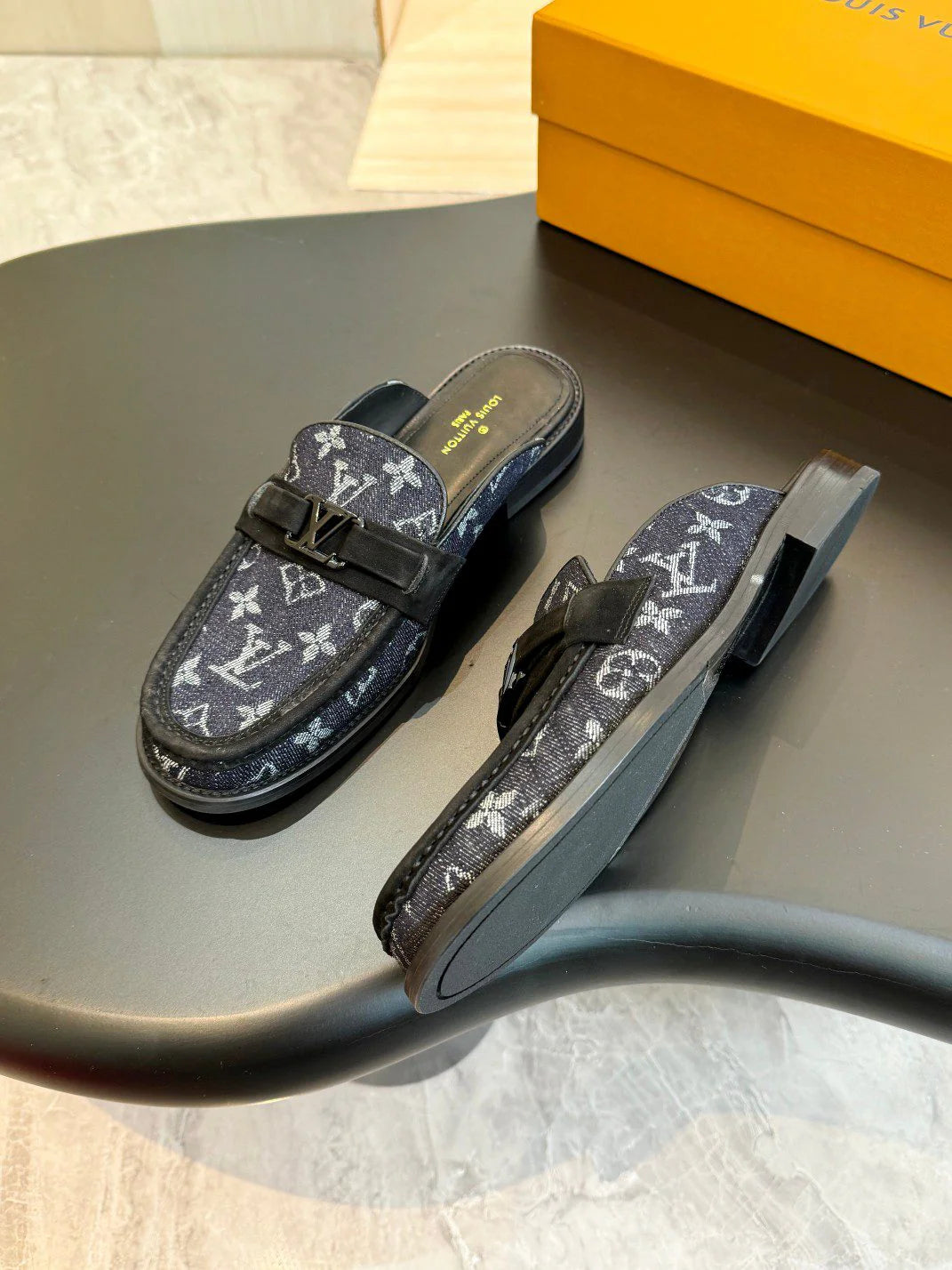 LV LOAFER
