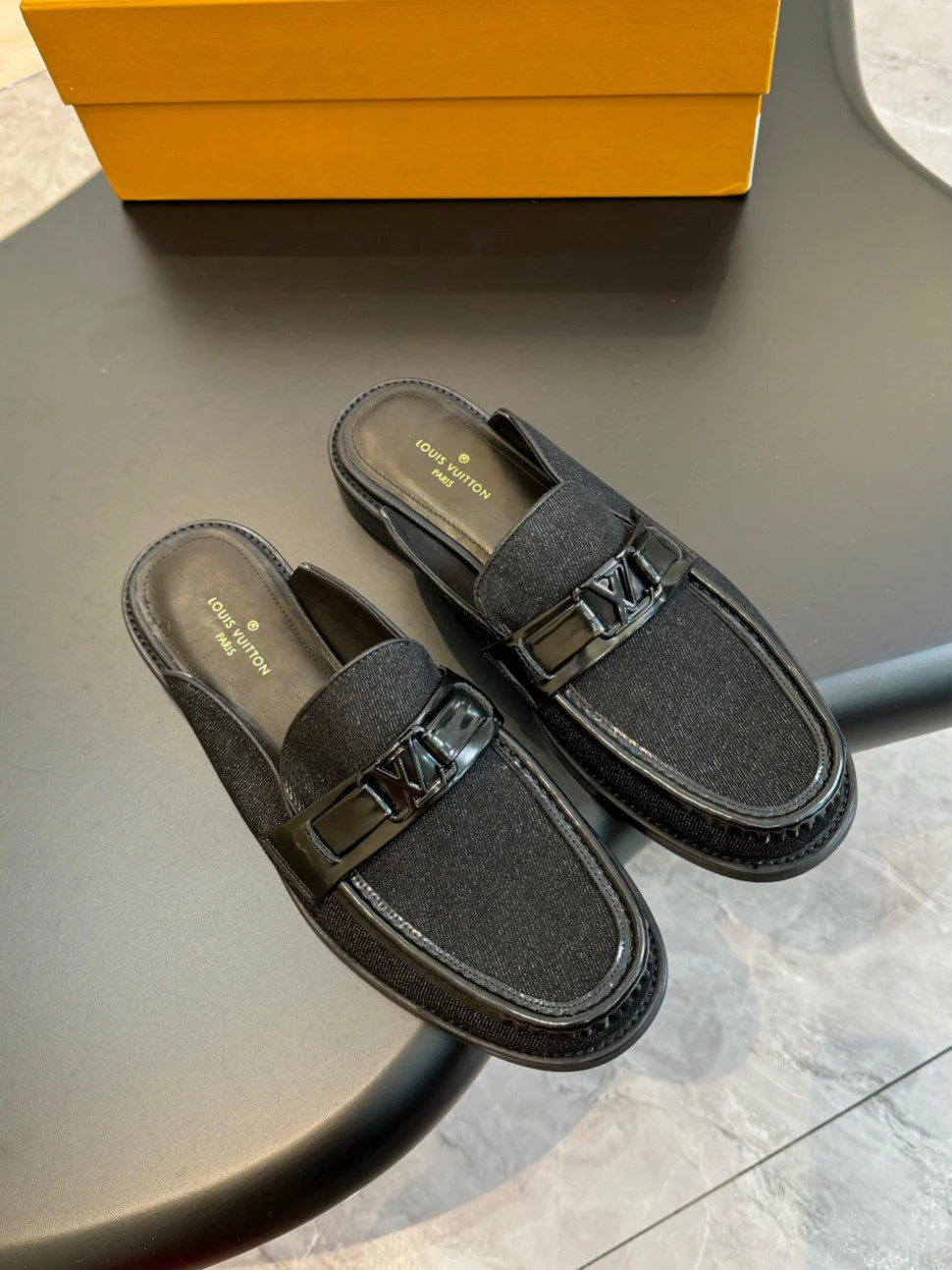LV LOAFER