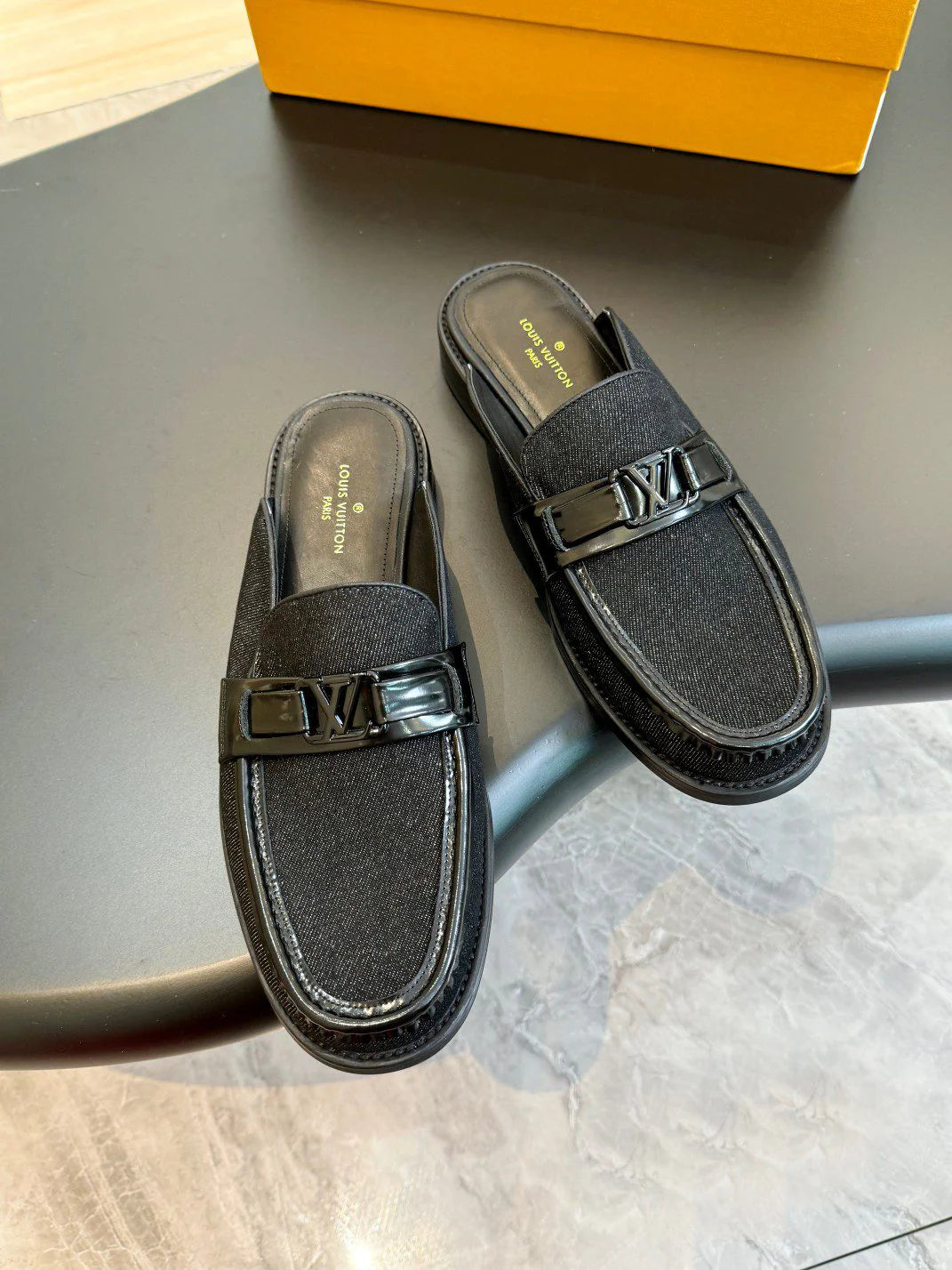 LV LOAFER