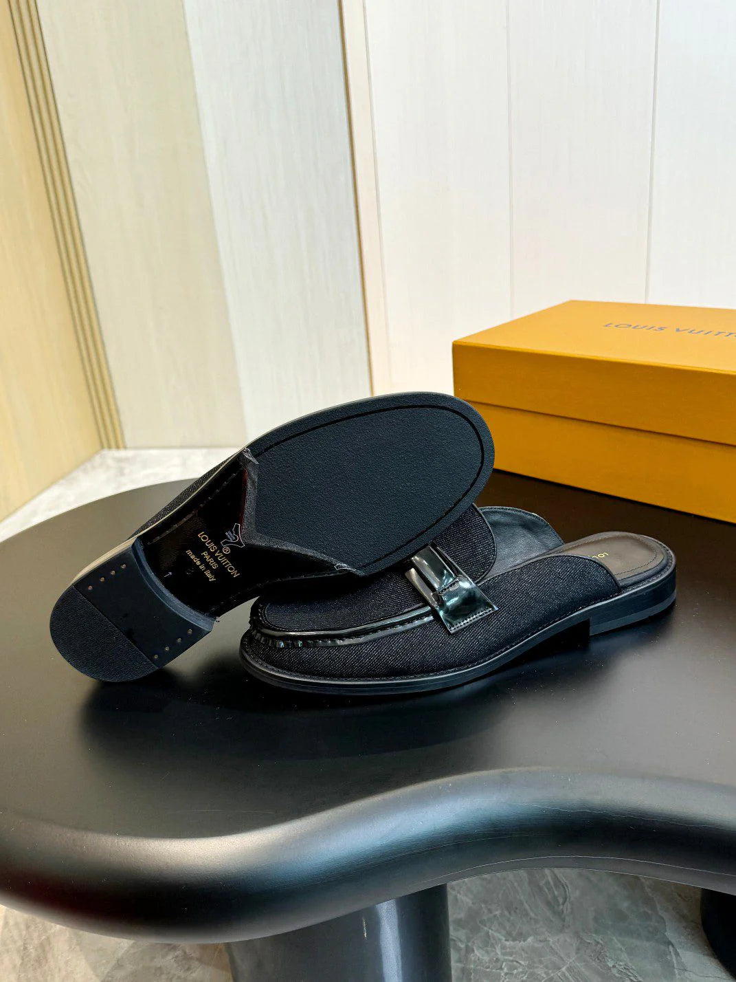LV LOAFER