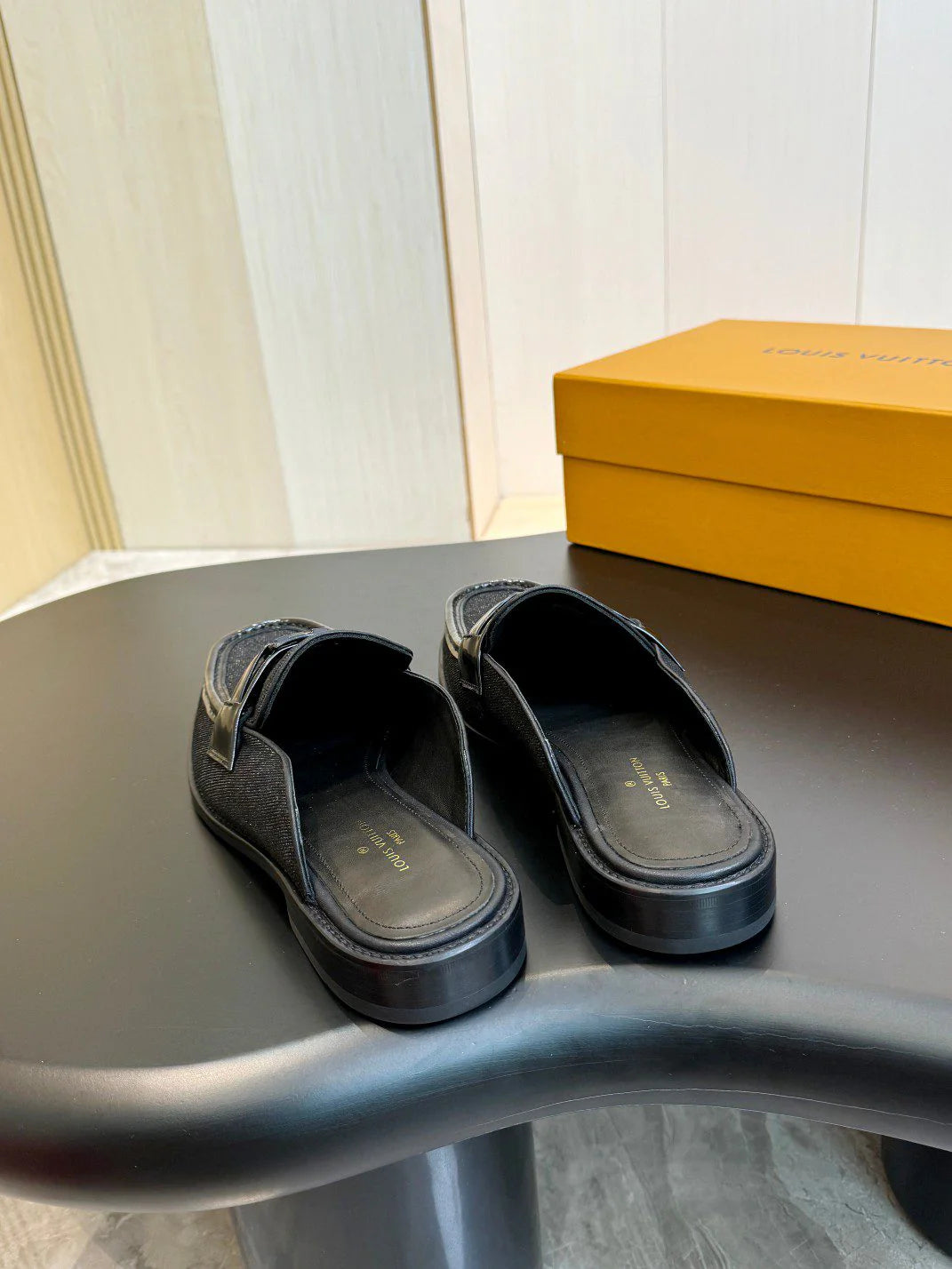 LV LOAFER
