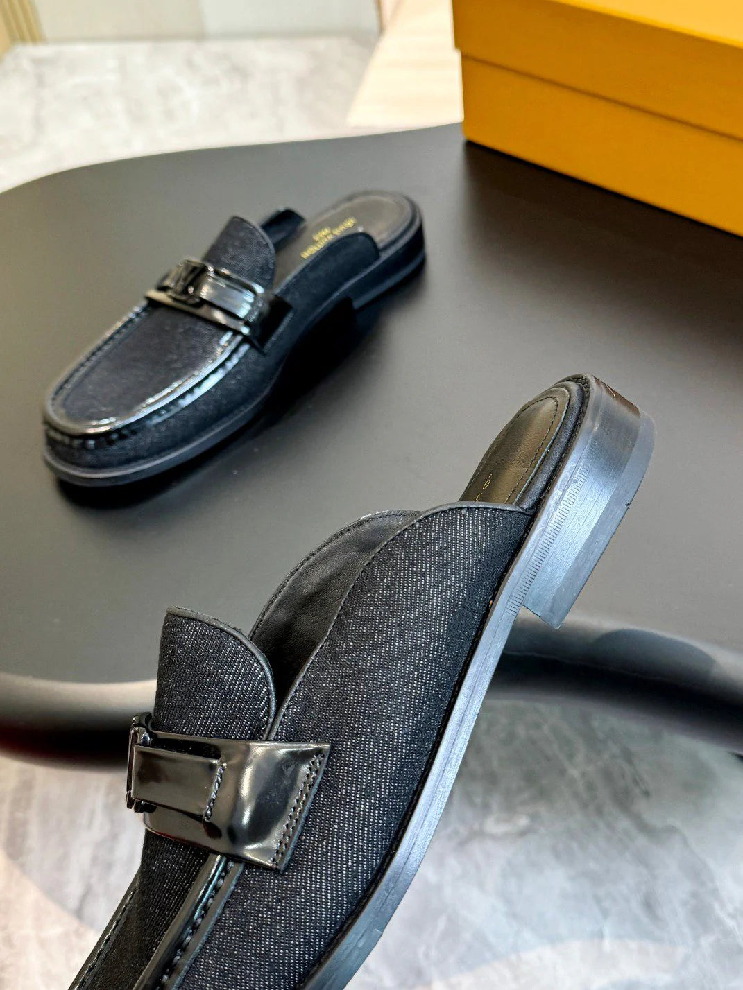 LV LOAFER