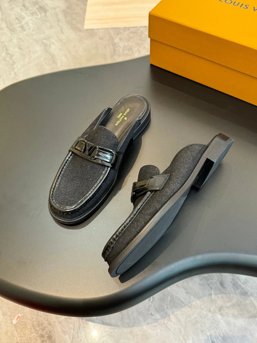 LV LOAFER