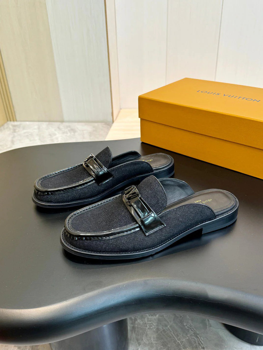 LV LOAFER