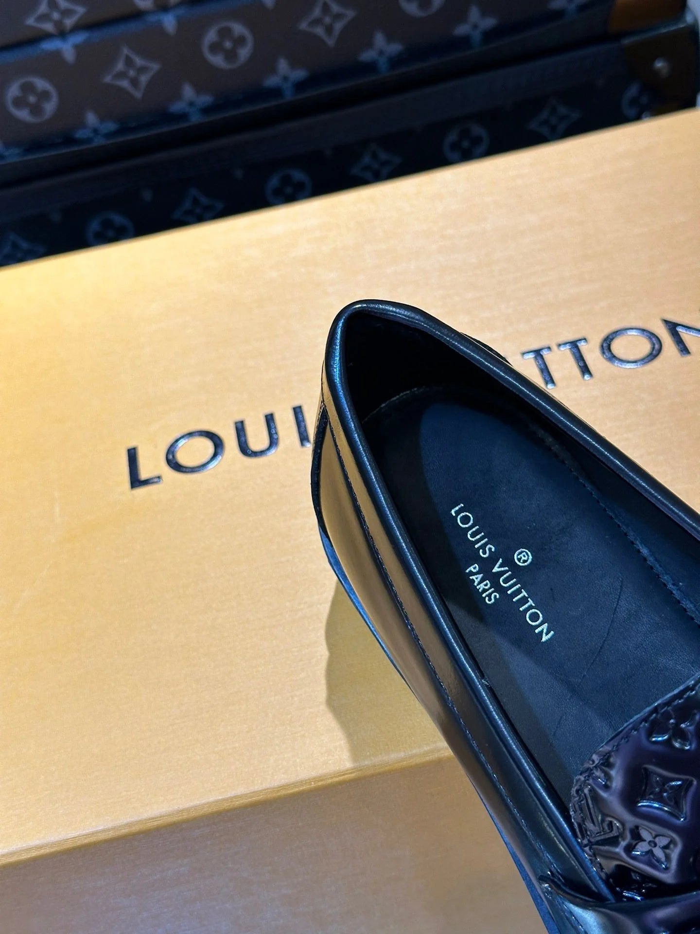 LV LOAFER