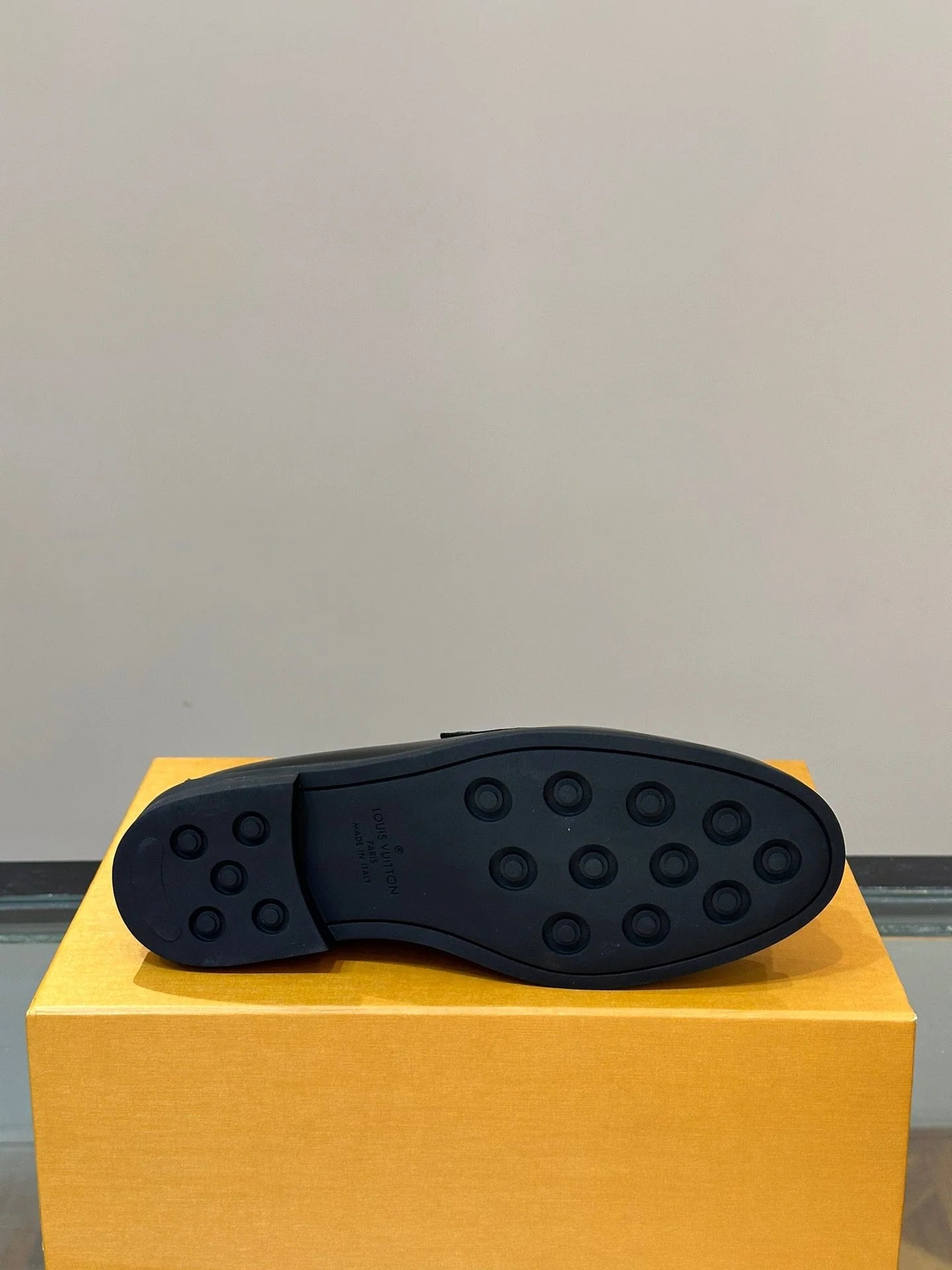 LV LOAFER