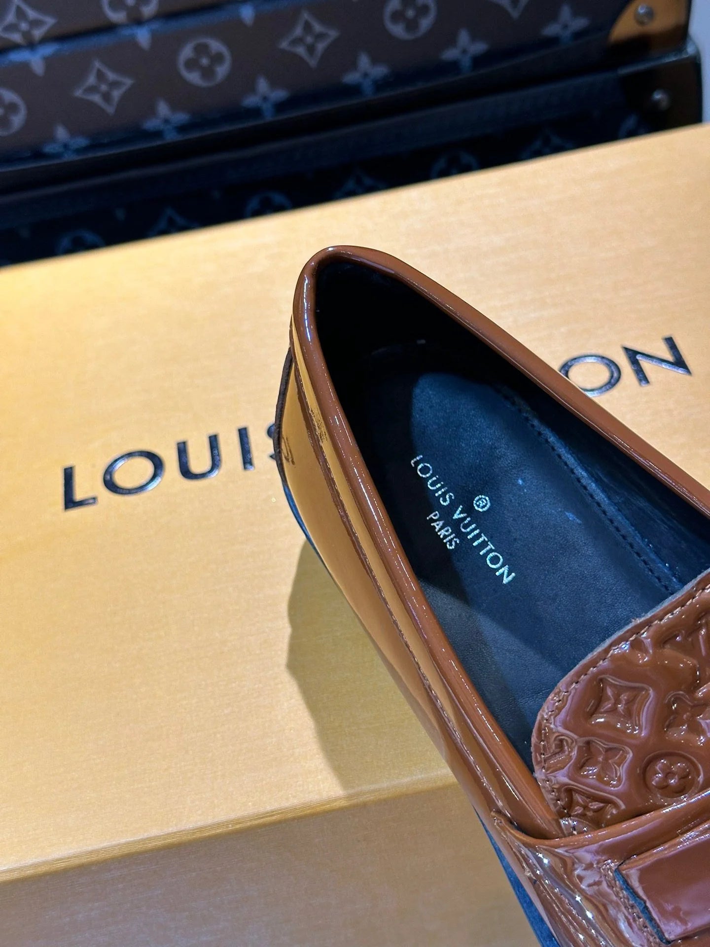 LV LOAFER