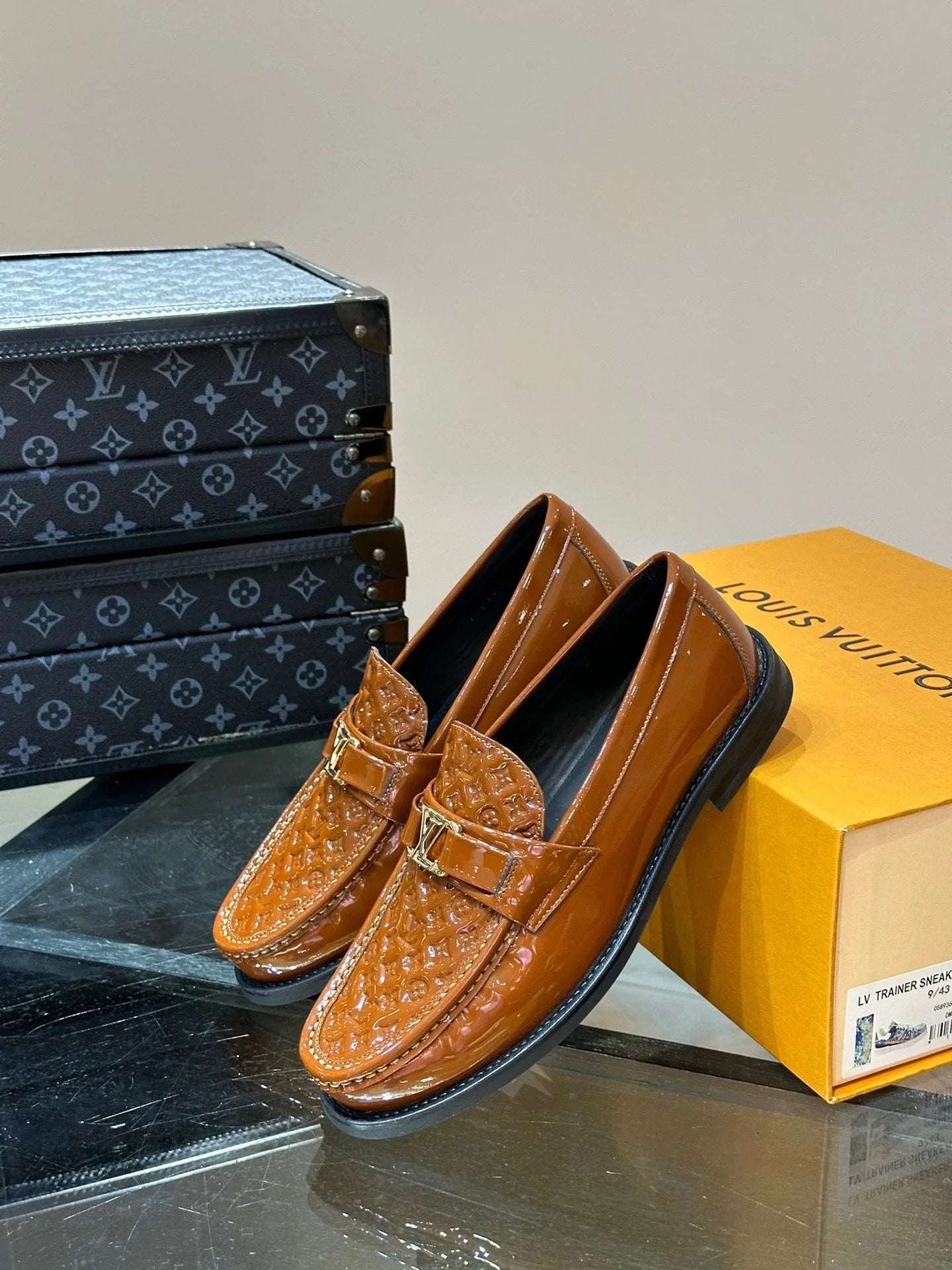 LV LOAFER