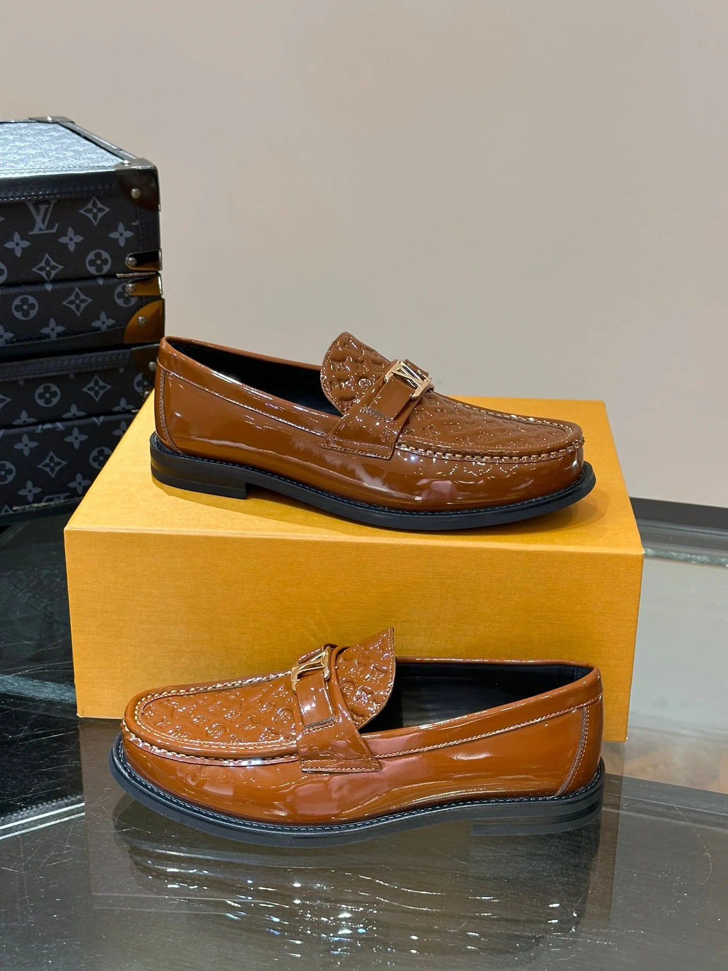 LV LOAFER