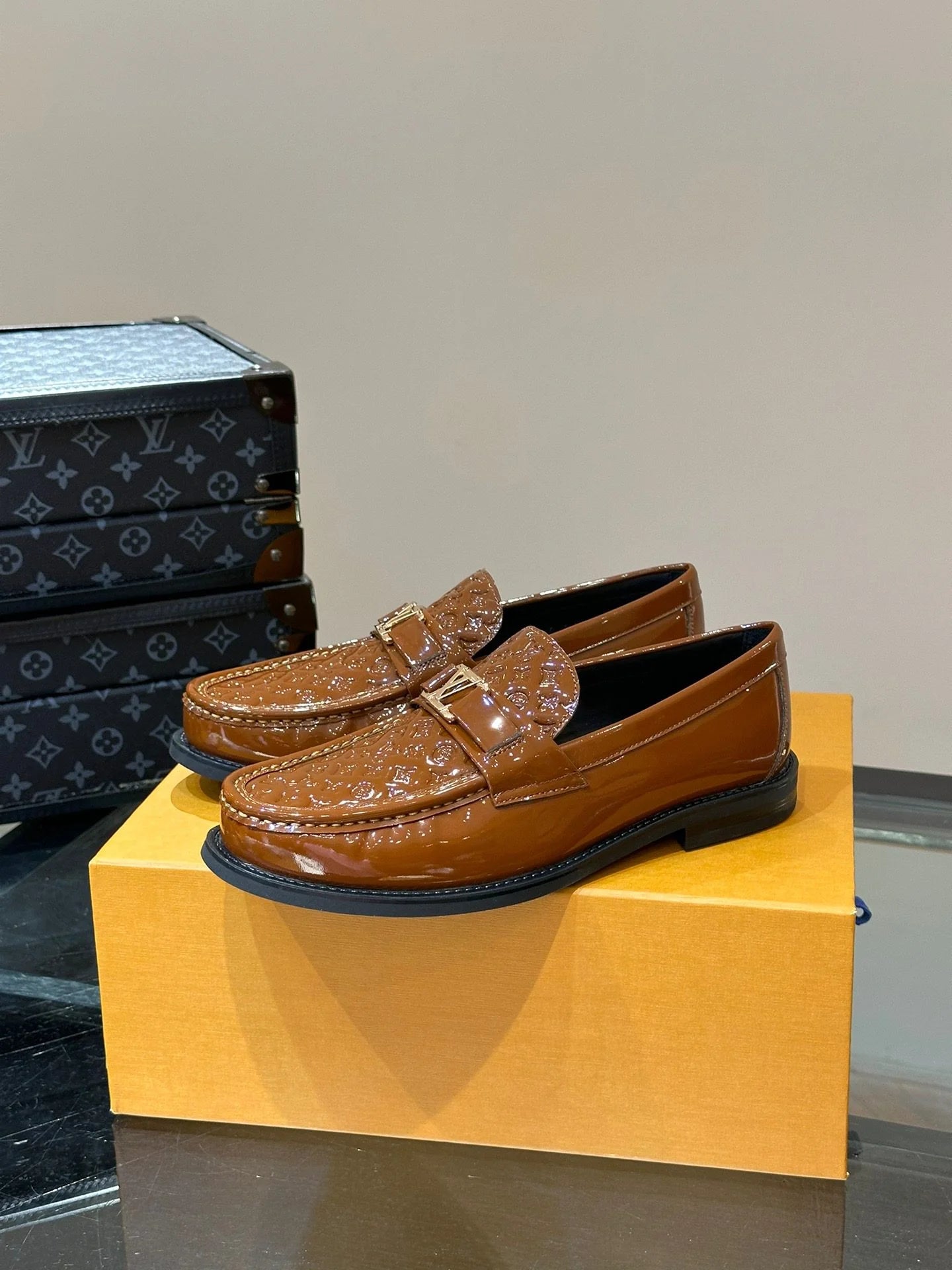 LV LOAFER