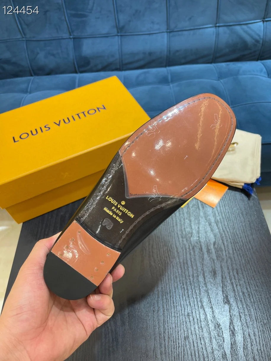 LV LOAFER