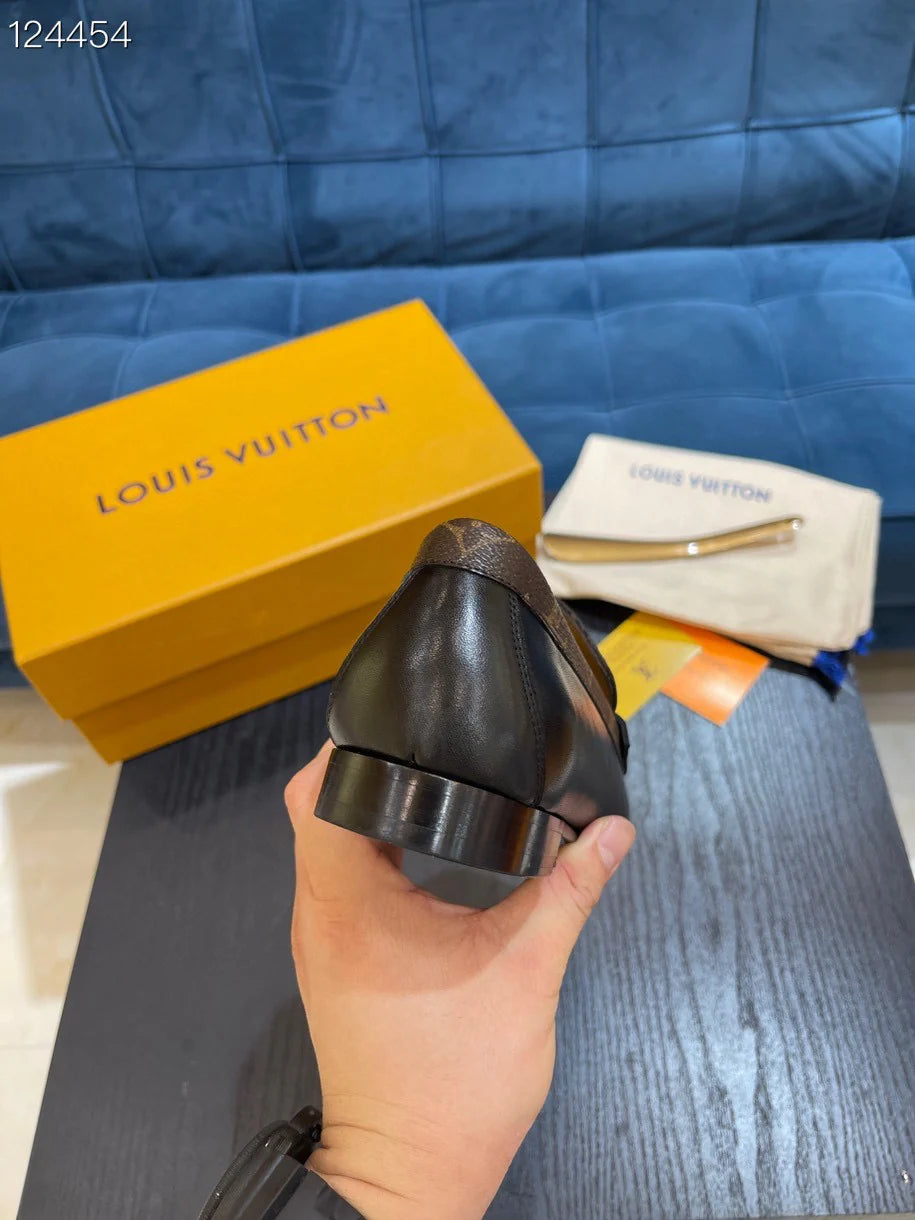 LV LOAFER