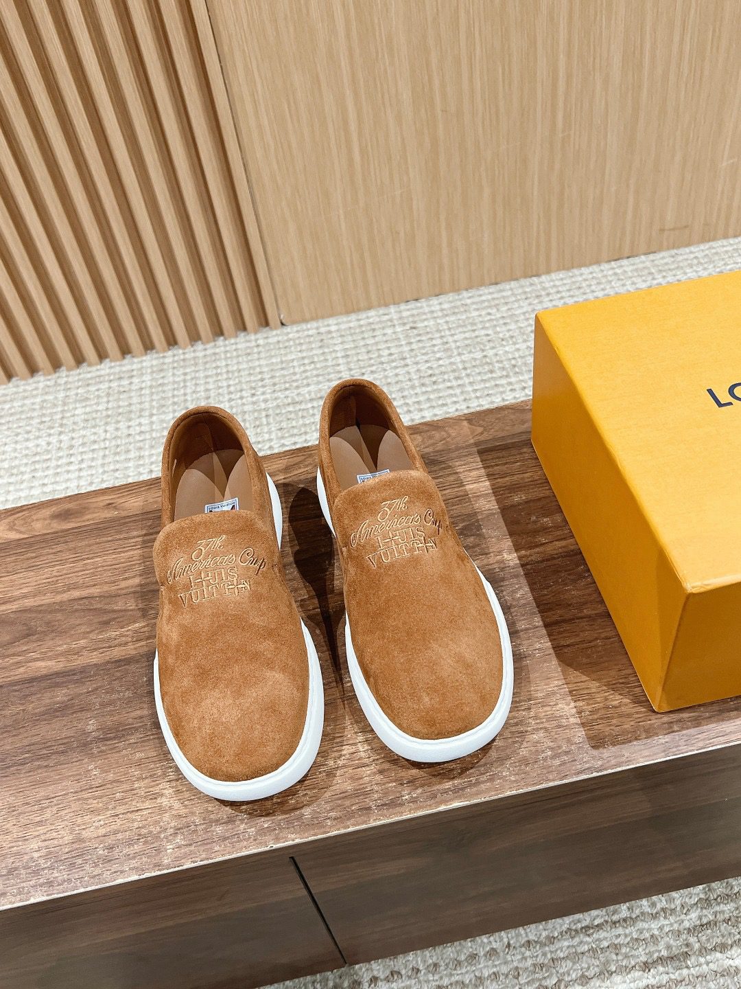 LV LOAFER