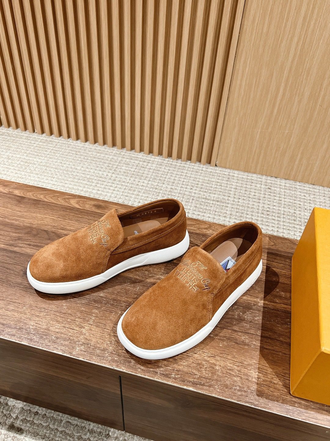 LV LOAFER