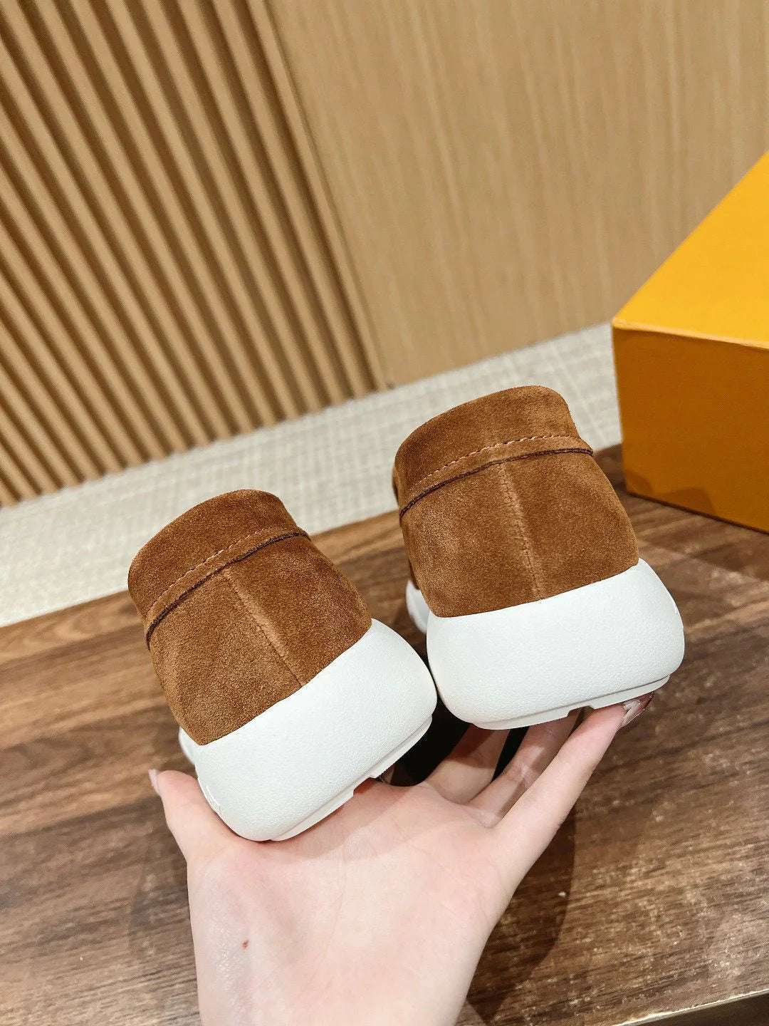 LV LOAFER