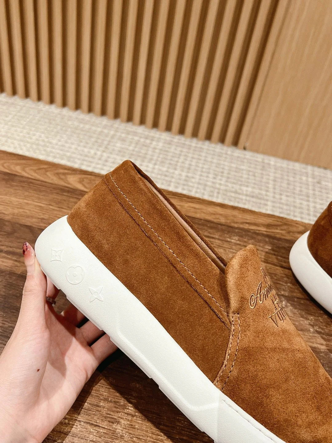 LV LOAFER