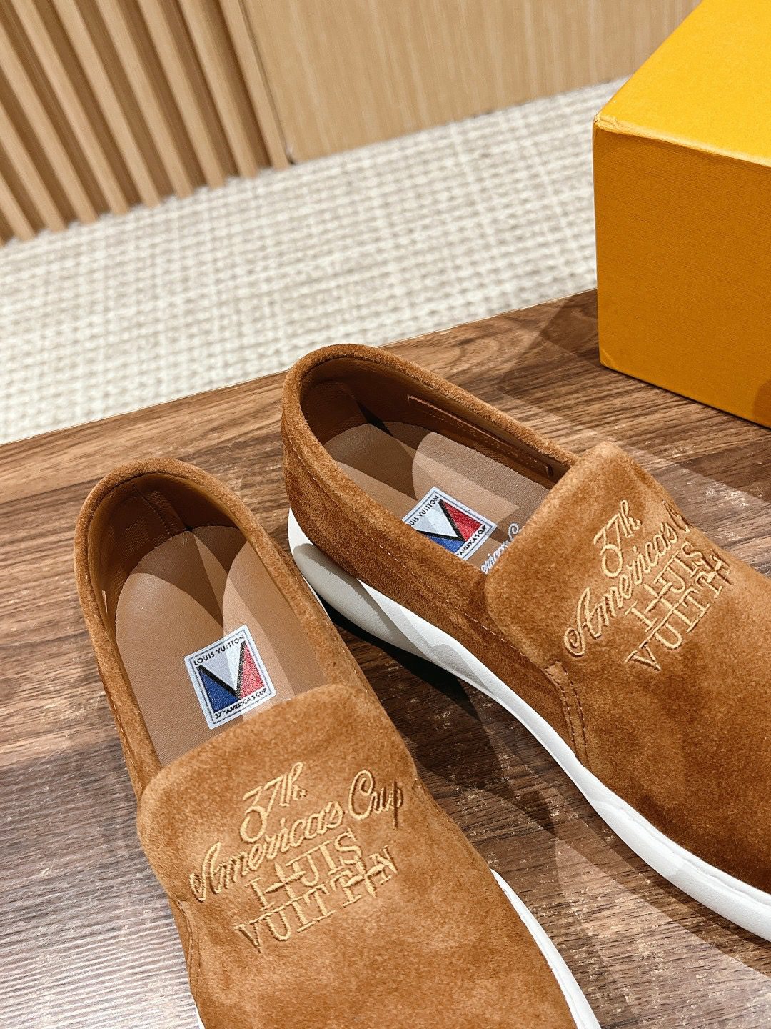 LV LOAFER